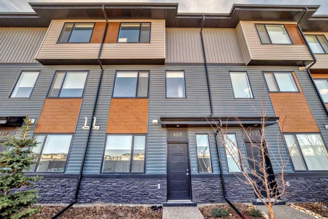 405 Corner Glen Circle Ne, Home with 3 bedrooms, 2 bathrooms and 2 parking in Calgary AB | Image 2