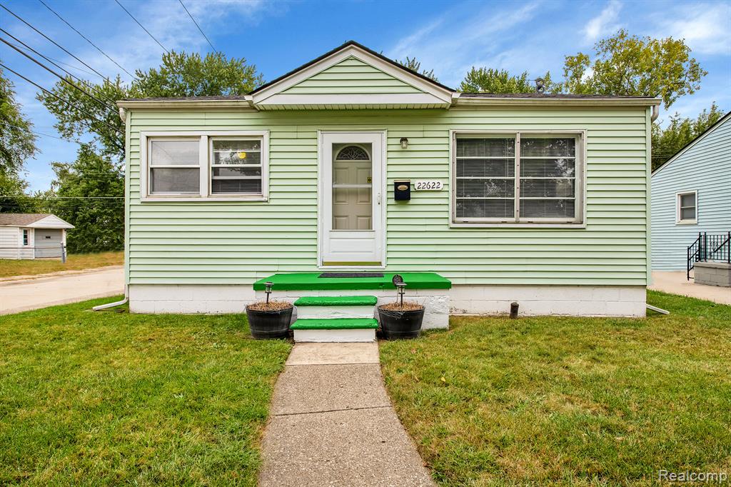 Hillock Ave, Warren, MI 48089