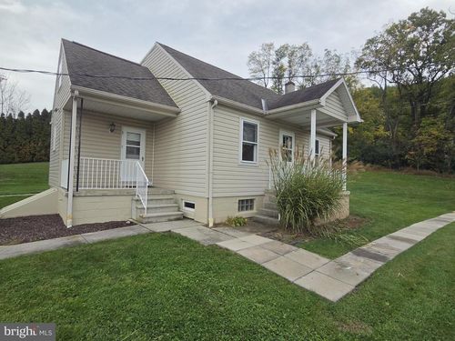 99 Walnuttown Rd, FLEETWOOD, PA, 19522-8327 | Card Image