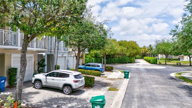 7514 Nw 108 Th Path, Townhouse with 3 bedrooms, 3 bathrooms and null parking in Doral FL | Image 14
