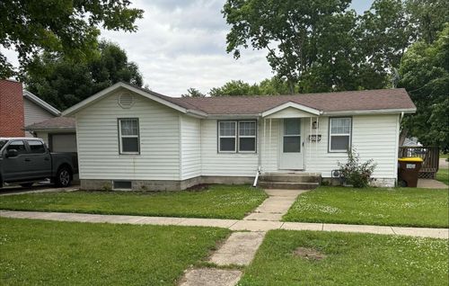 1009 S 4th St, Oregon, IL, 61061-2303 | Card Image