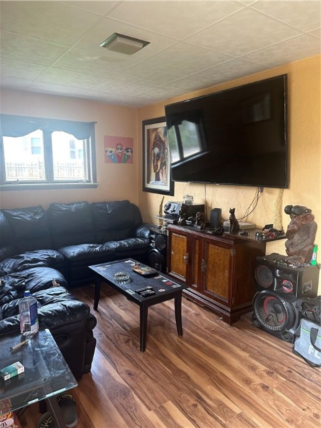 524 Forest St, House other with 1 bedrooms, 2 bathrooms and 2 parking in Monessen PA | Image 7