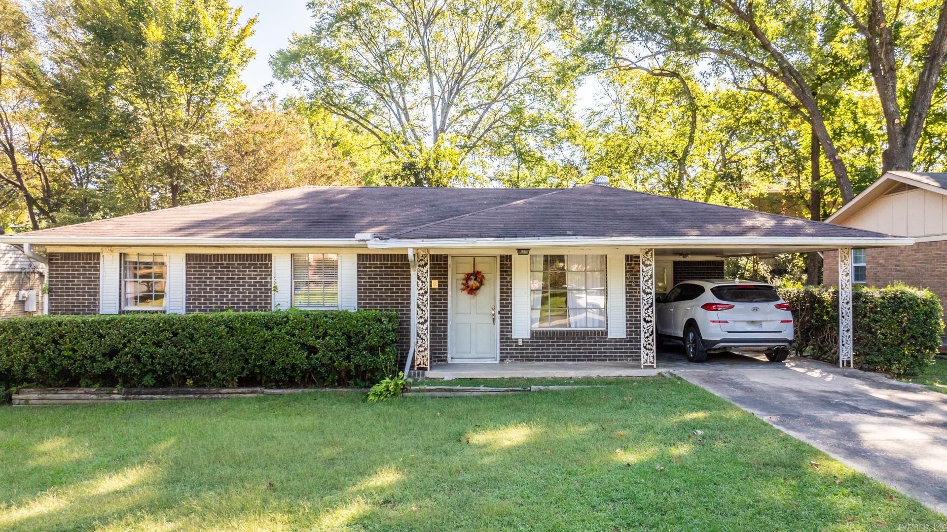 Deerbrook Rd, Little Rock, AR 72205
