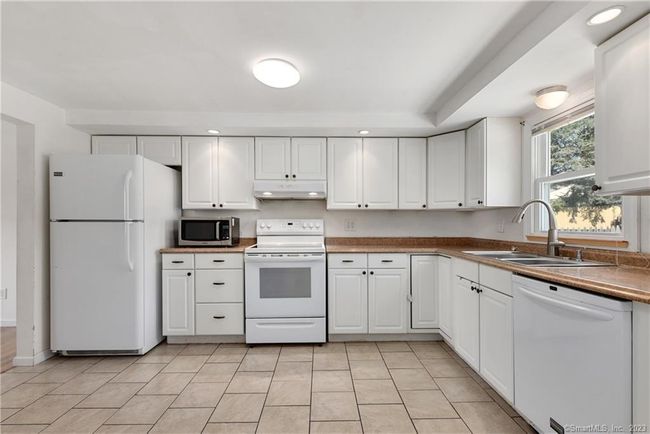 115 Mohawk Drive Ext, House other with 3 bedrooms, 2 bathrooms and 2 parking in West Haven CT | Image 7