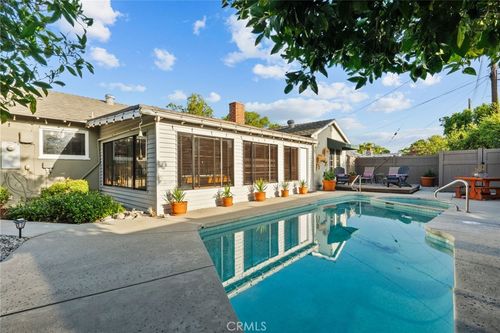9548 Cedros Ave, Panorama City, CA, 91402-1004 | Card Image