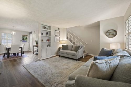 d-4060 Haverhill Dr Ne, Atlanta, GA, 30342-3800 | Card Image