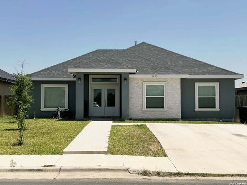 1825 Tron Ln, Eagle Pass, TX, 78852-6996 | Card Image