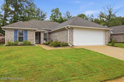 2059 Pebble Creek Dr, Brandon, MS, 39042-6072 | Card Image