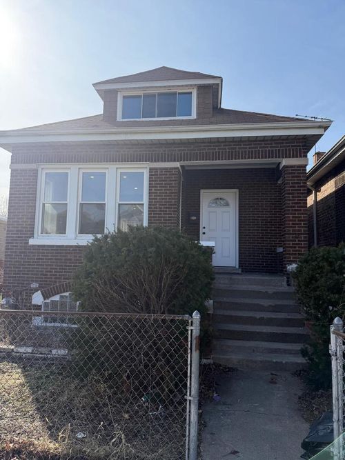 10426 S Calhoun Ave, Chicago, IL, 60617-5752 | Card Image