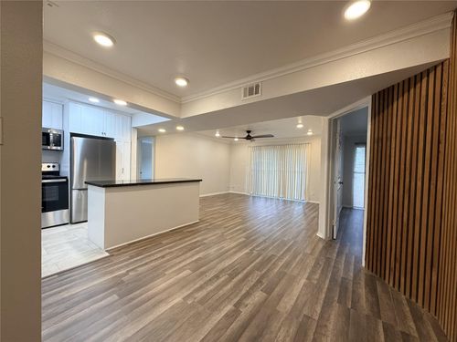apt-11-3045 Walnut Bend Ln, Houston, TX, 77042-3314 | Card Image