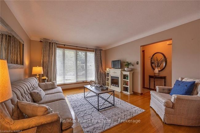 11 Gretna Green, House other with 3 bedrooms, 2 bathrooms and 12 parking in Kingston ON | Image 5