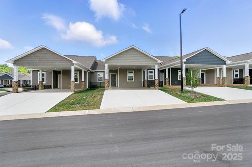 1524 29th St Se, Hickory, NC, 28602-8775 | Card Image