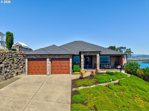2960 Nw Stacie Ct, Roseburg, OR, 97471-8838 | Card Image