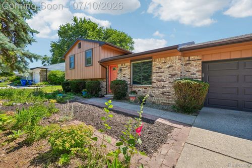 2714 Silverstone Ln, Waterford, MI, 48329-4533 | Card Image
