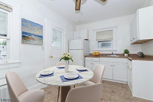 94 2nd Ave, Garwood, NJ, 07027-1125 | Card Image