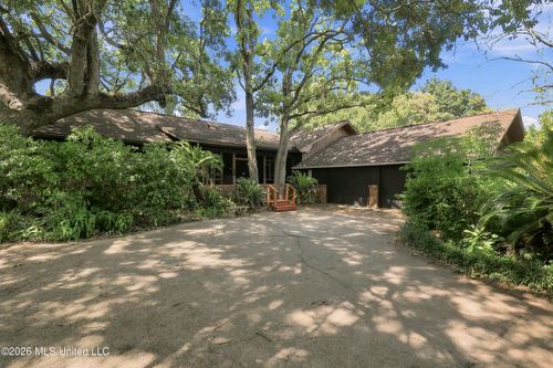 1511 Pawnee St, Pascagoula, MS, 39581-2435 | Card Image