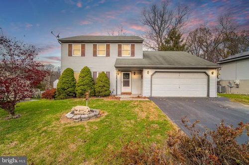 14 Chestnut Run, ELIZABETHTOWN, PA, 17022-1182 | Card Image