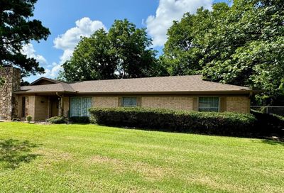 803 4th Street, House other with 3 bedrooms, 2 bathrooms and null parking in Clarksville TX | Image 1