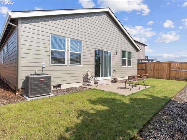 2622 26 Th Loop, House other with 3 bedrooms, 2 bathrooms and 2 parking in Springfield OR | Image 39