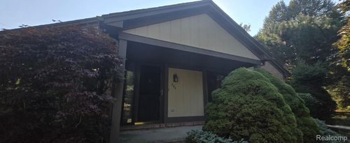 364 Meadow Bridge Drive, Rochester Hills, MI, 48307 | Card Image