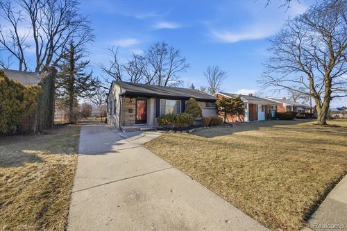 24711 Gardner St, Oak Park, MI, 48237-1480 | Card Image