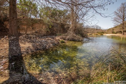 195 Canyon Rd, Vanderpool, TX, 78885-8516 | Card Image