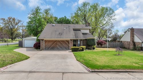 2400 Woodleaf Ct, Ardmore, OK, 73401-2228 | Card Image