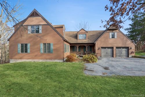 686 Traver Rd, Pleasant Valley, NY, 12569-7650 | Card Image