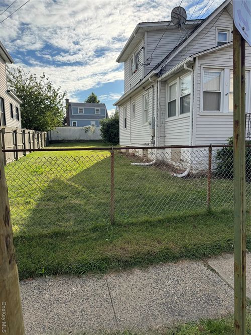 84 Cherry Ln, Floral Park, NY, 11001-1612 | Card Image