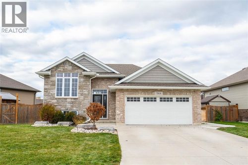 566 Spokane Blvd, Corunna, ON, N0N1G0 | Card Image