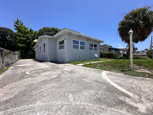 840 W 1st St, Riviera Beach, FL, 33404-7608 | Card Image