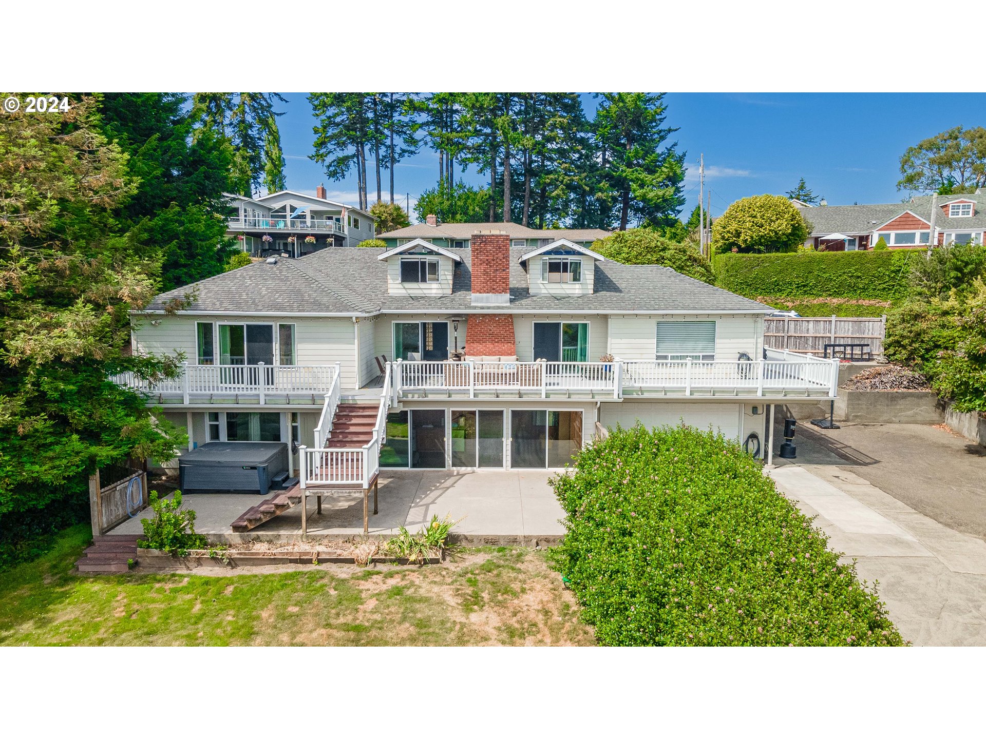 Winsor Ave, North Bend, OR 97459