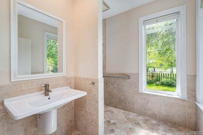 5645 Parkcrest Dr, House other with 4 bedrooms, 4 bathrooms and null parking in Windcrest TX | Image 22