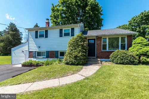 127 Township Rd, SELLERSVILLE, PA, 18960-2619 | Card Image
