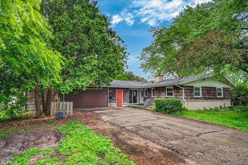 2001 Rae Ln, MADISON, WI, 53711-4132 | Card Image