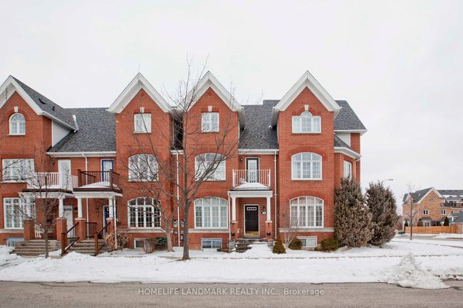 90 Bassett Ave, Home with 3 bedrooms, 4 bathrooms and 3 parking in Richmond Hill ON | Image 1