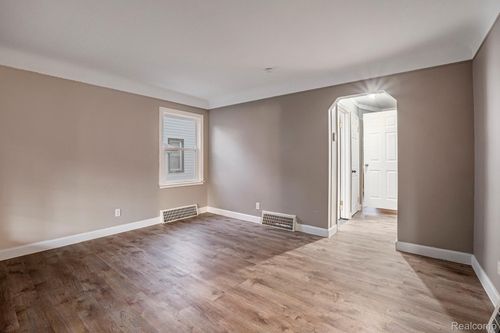 12080 Heyden St, Detroit, MI, 48228-1049 | Card Image