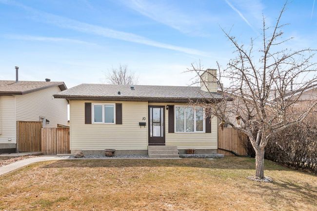 10 Everitt Crescent, Home with 3 bedrooms, 2 bathrooms and 1 parking in Red Deer AB | Image 1