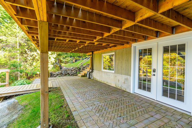 293 W Diamond Lake Rd, House other with 3 bedrooms, 2 bathrooms and 4 parking in Highland Grove ON | Image 9