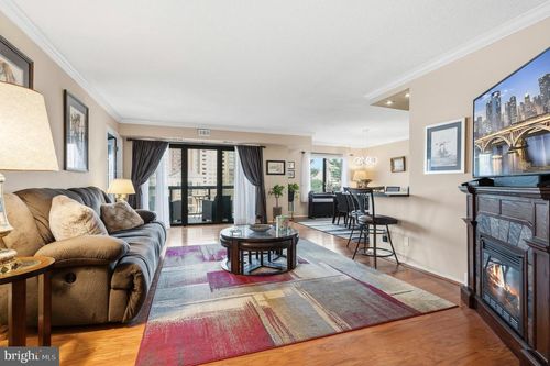 410-203 Yoakum Pkwy, ALEXANDRIA, VA, 22304-3709 | Card Image
