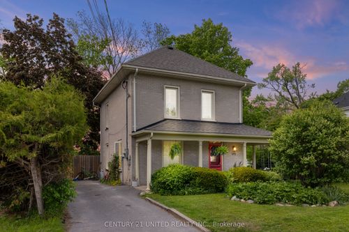 172 Queen St, Lakefield, ON, K0L0A0 | Card Image