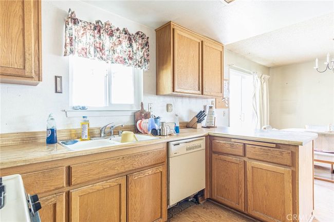 15660 Yates Rd, House other with 3 bedrooms, 2 bathrooms and 2 parking in Victorville CA | Image 14
