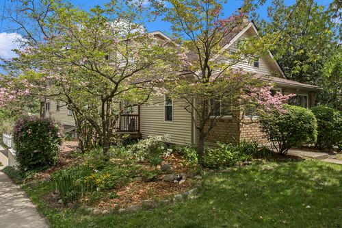 916 Brooks St, Ann Arbor, MI, 48103-3164 | Card Image