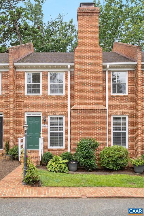2752 Hydraulic Rd, Charlottesville, VA, 22901-8915 | Card Image