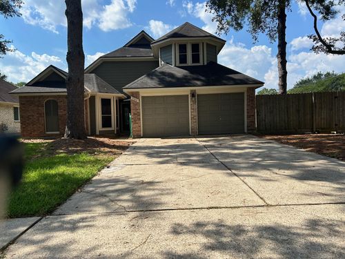 702 Regency Ct, Friendswood, TX, 77546-6401 | Card Image