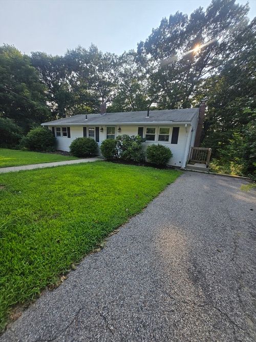 42 Iowa St, Worcester, MA, 01602-1808 | Card Image