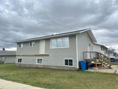 10712 113 St, Home with 3 bedrooms, 2 bathrooms and 8 parking in Fairview AB | Image 1