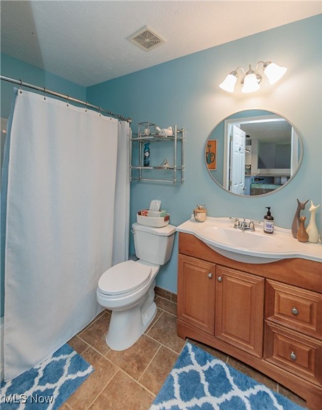 APT-225 - 23004 Chandlers Ln, Condo with 2 bedrooms, 2 bathrooms and null parking in Olmsted Falls OH | Image 25