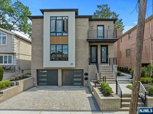 211 Warwick Ave, Fort Lee, NJ, 07024-4326 | Card Image