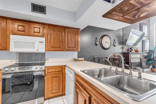 17-3905 Sunrise Dr, La Porte, TX, 77571-2103 | Card Image